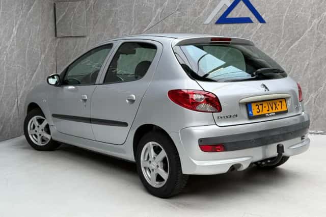 Peugeot 206 (2009) thumbnail 4