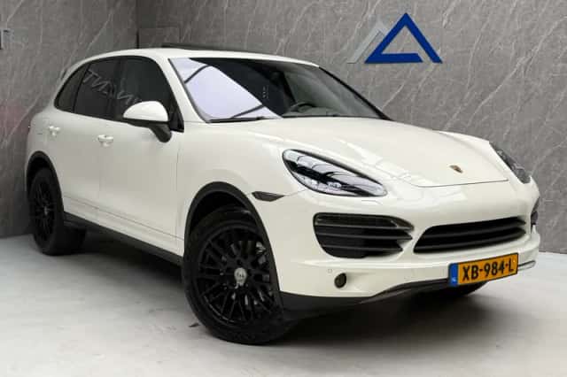 Porsche Cayenne (2010) thumbnail 3