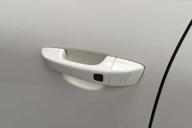 Porsche Cayenne (2010) thumbnail 5