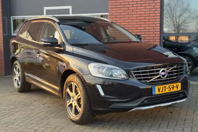 Volvo XC60 (2015) thumbnail 6