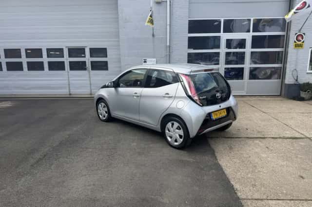 Toyota Aygo (2017) thumbnail 2