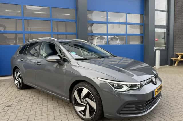 Volkswagen Golf (2021) thumbnail 1