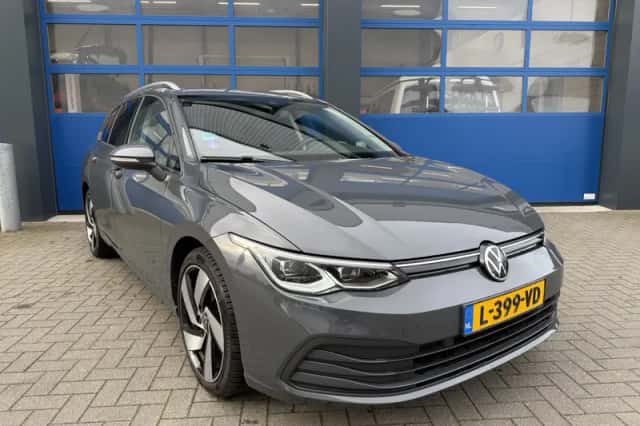 Volkswagen Golf (2021) thumbnail 2