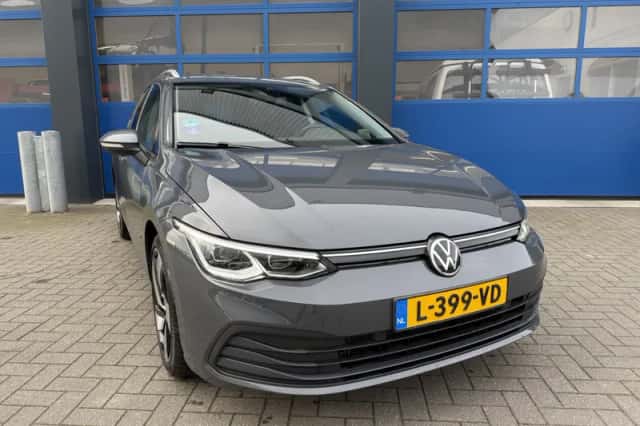 Volkswagen Golf (2021) thumbnail 3