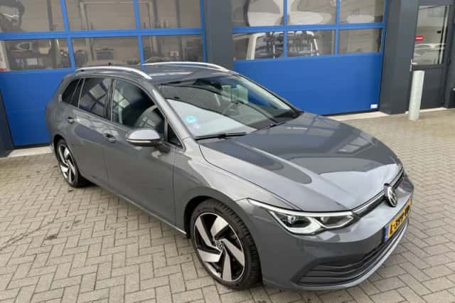 Volkswagen Golf (2021) thumbnail 4