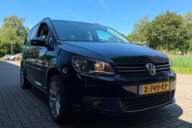 Volkswagen Touran (2011) thumbnail 4