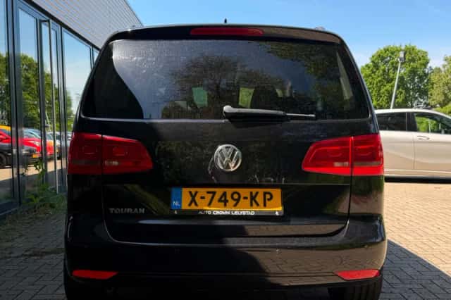 Volkswagen Touran (2011) thumbnail 5