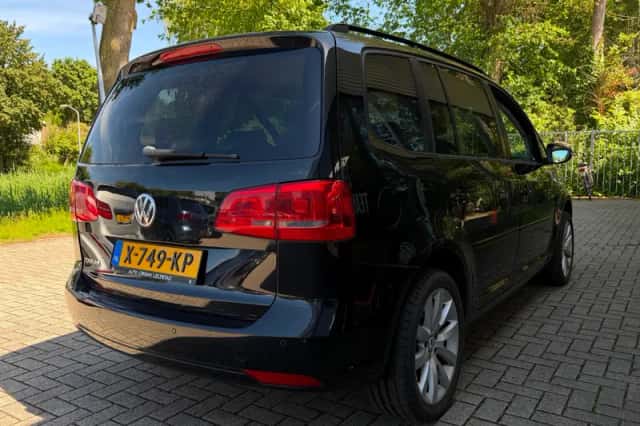 Volkswagen Touran (2011) thumbnail 6