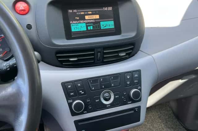 Nissan Almera Tino (2004) thumbnail 6