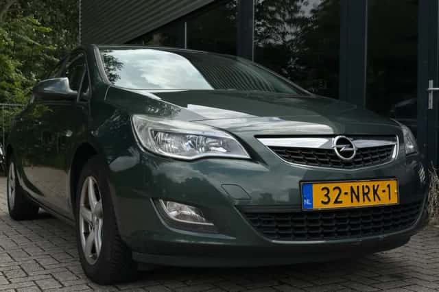 Opel Astra (2010) thumbnail 1