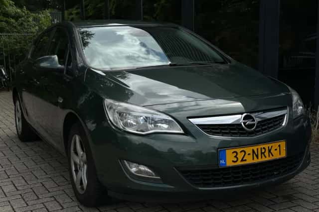 Opel Astra (2010) thumbnail 2