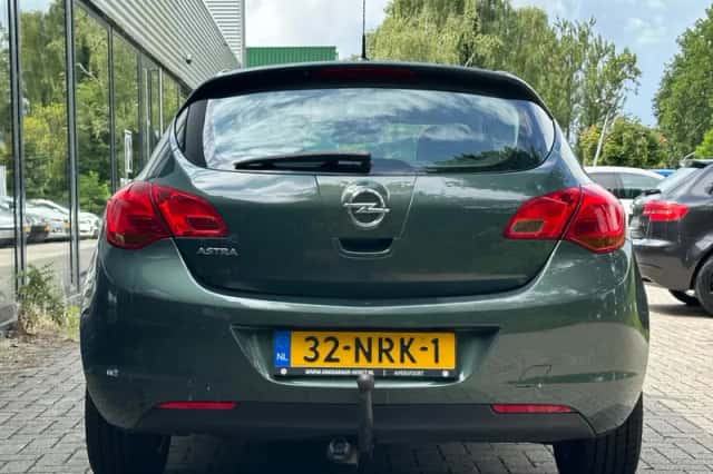 Opel Astra (2010) thumbnail 4