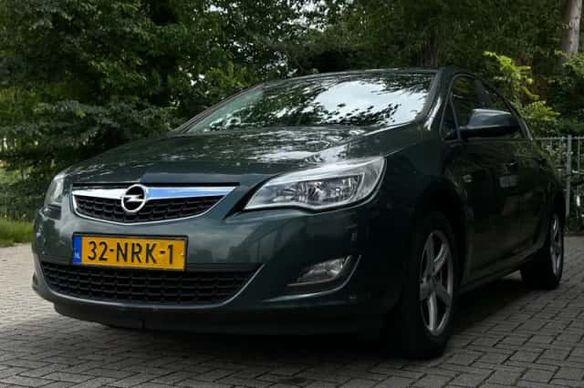 Opel Astra (2010) thumbnail 6