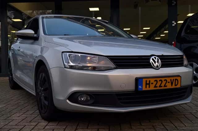 Volkswagen Jetta (2011) thumbnail 1