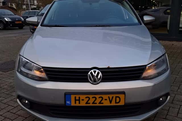 Volkswagen Jetta (2011) thumbnail 2