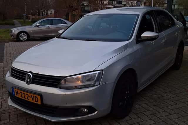 Volkswagen Jetta (2011) thumbnail 3