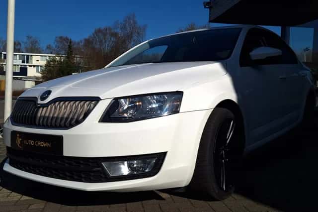 Škoda Octavia (2015) thumbnail 5