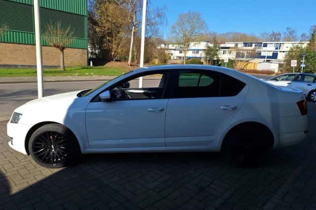 Škoda Octavia (2015) thumbnail 6