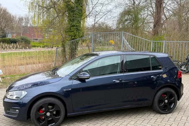 Volkswagen Golf (2015) thumbnail 2