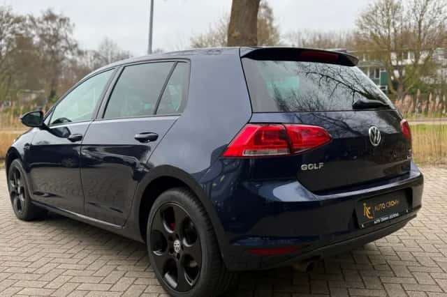Volkswagen Golf (2015) thumbnail 3