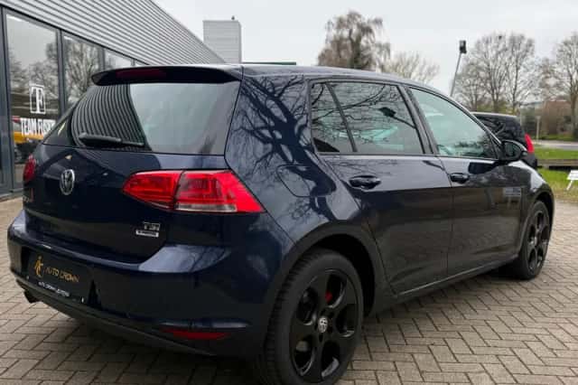 Volkswagen Golf (2015) thumbnail 5
