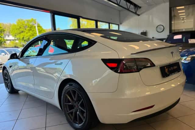 Tesla Model 3 (2021) thumbnail 3