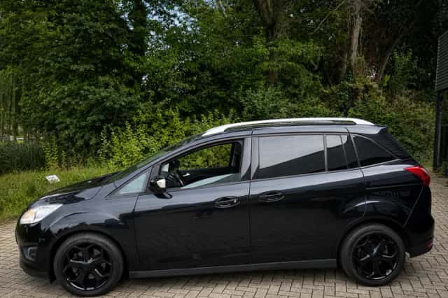 Ford Grand C-Max (2015) thumbnail 2