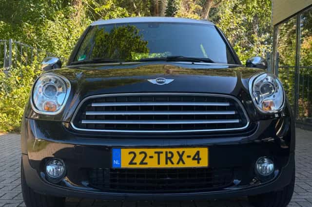 MINI Countryman (2012) thumbnail 2