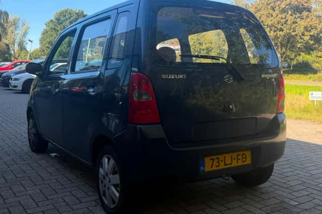 Suzuki Wagon R+ (2003) thumbnail 5