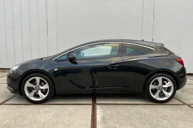 Opel Astra GTC (2014) thumbnail 2