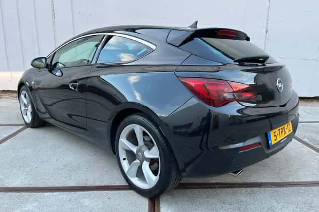 Opel Astra GTC (2014) thumbnail 3