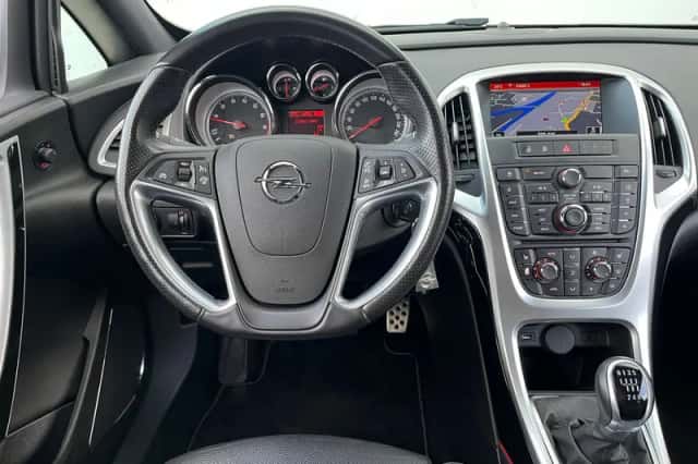 Opel Astra GTC (2014) thumbnail 6