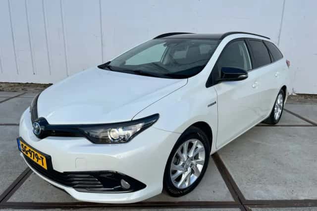 Toyota Auris (2018) thumbnail 1
