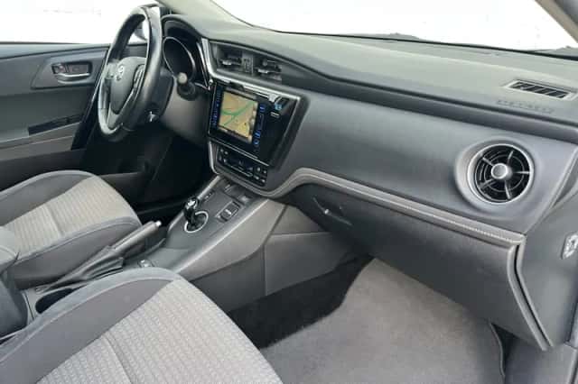Toyota Auris (2018) thumbnail 4