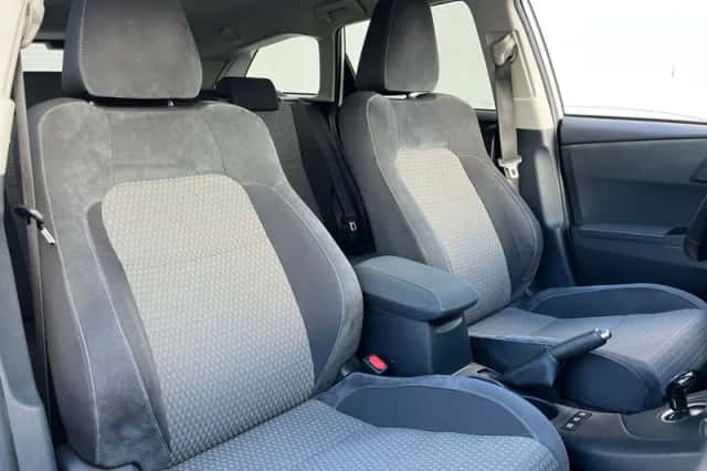 Toyota Auris (2018) thumbnail 5
