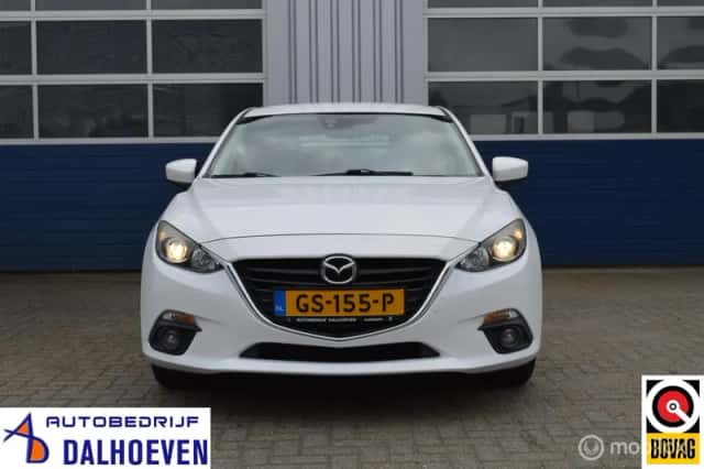 Mazda 3 (2015) thumbnail 2