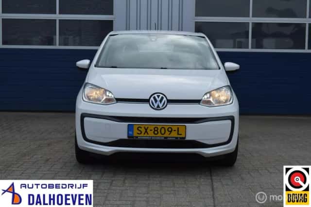Volkswagen Up! (2018) thumbnail 2