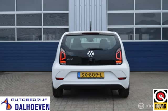 Volkswagen Up! (2018) thumbnail 5