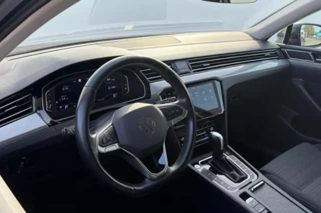 Volkswagen Passat (2021) thumbnail 2