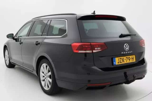 Volkswagen Passat (2021) thumbnail 4