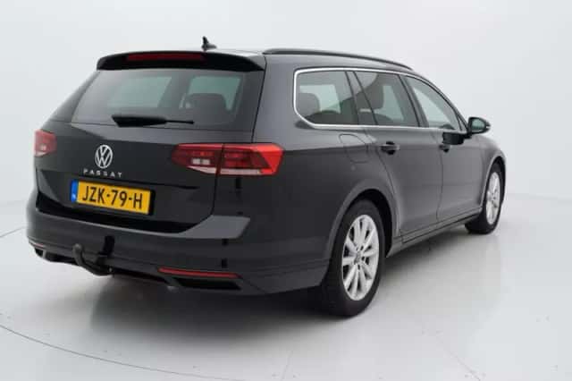 Volkswagen Passat (2021) thumbnail 6