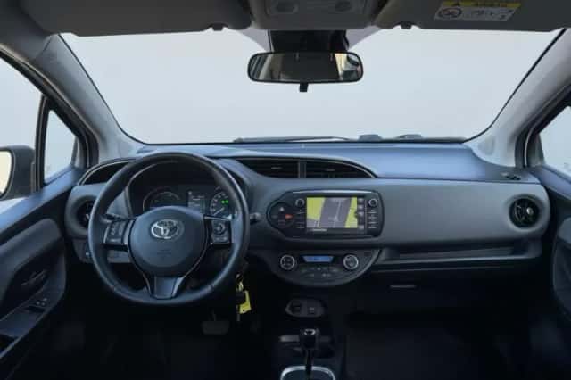 Toyota Yaris (2020) thumbnail 2