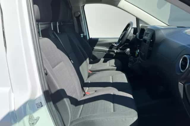 Mercedes-Benz Vito (2020) thumbnail 2