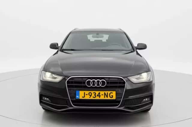 Audi A4 (2012) thumbnail 2