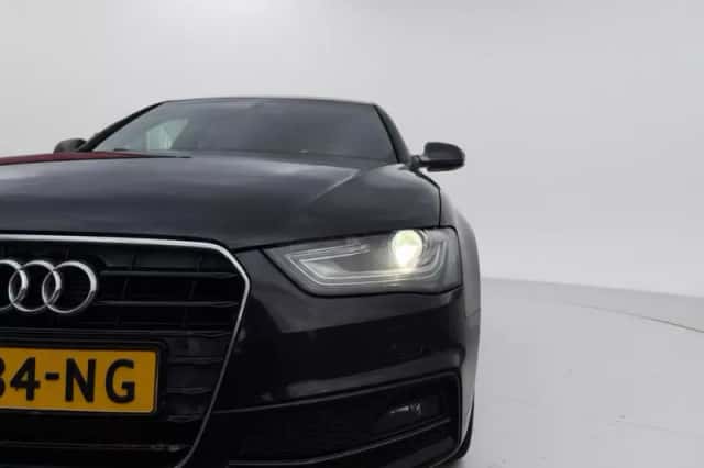 Audi A4 (2012) thumbnail 4