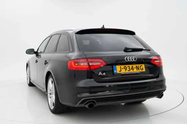 Audi A4 (2012) thumbnail 5