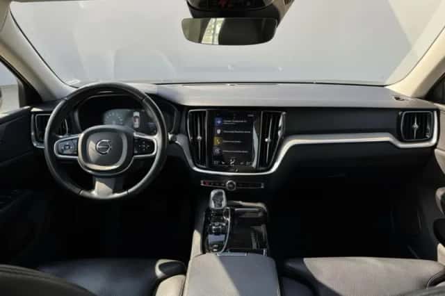 Volvo V60 (2021) thumbnail 2