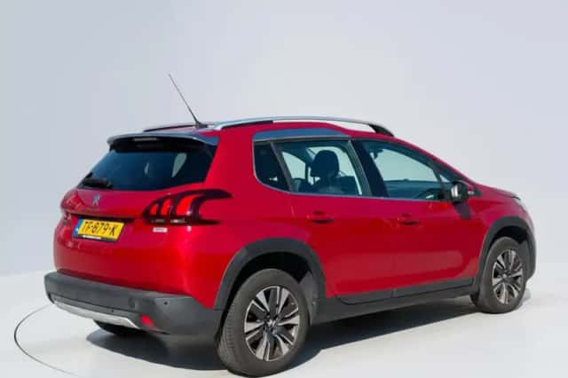 Peugeot 2008 (2018) thumbnail 4