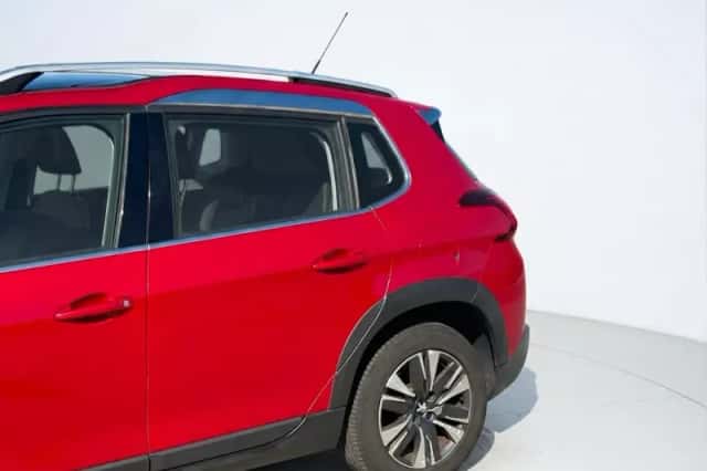 Peugeot 2008 (2018) thumbnail 6