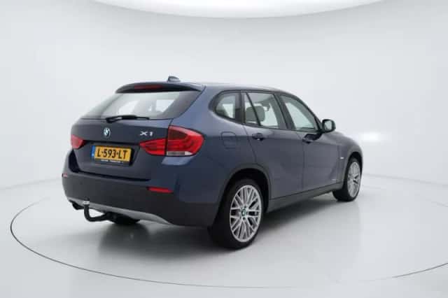 BMW X1 (2010) thumbnail 3